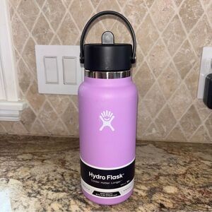 Hydro Flask Lilac 32 ounce. New with tags!